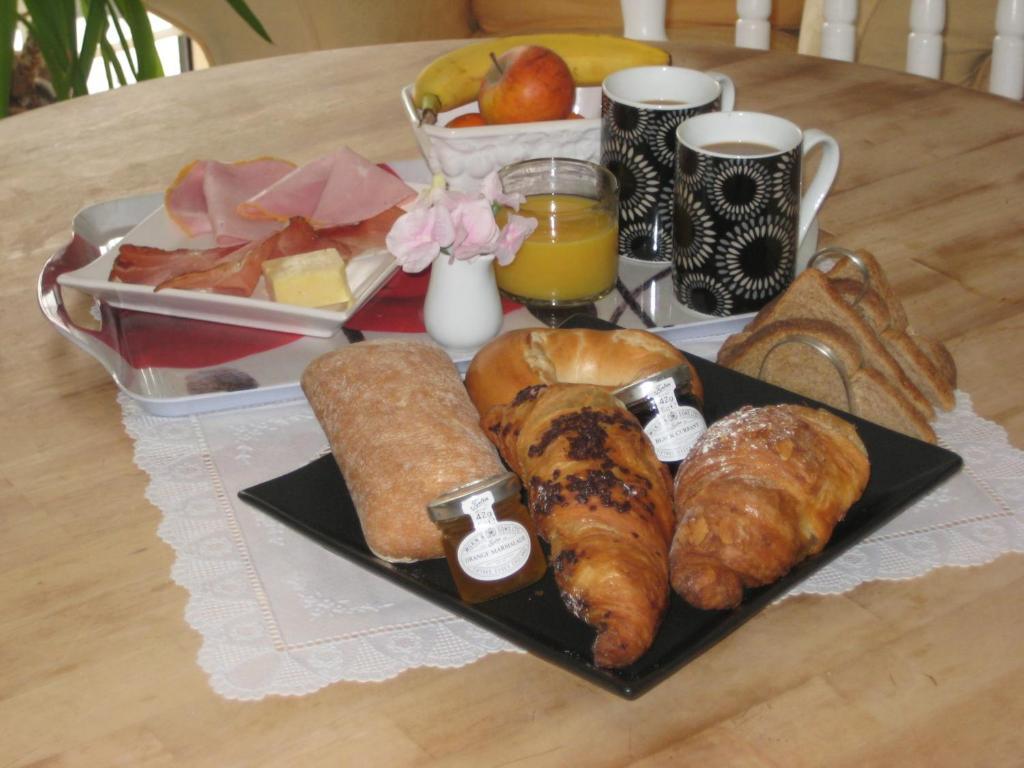 קרואולי Tanglewood Gatwick Bed & Breakfast מראה חיצוני תמונה